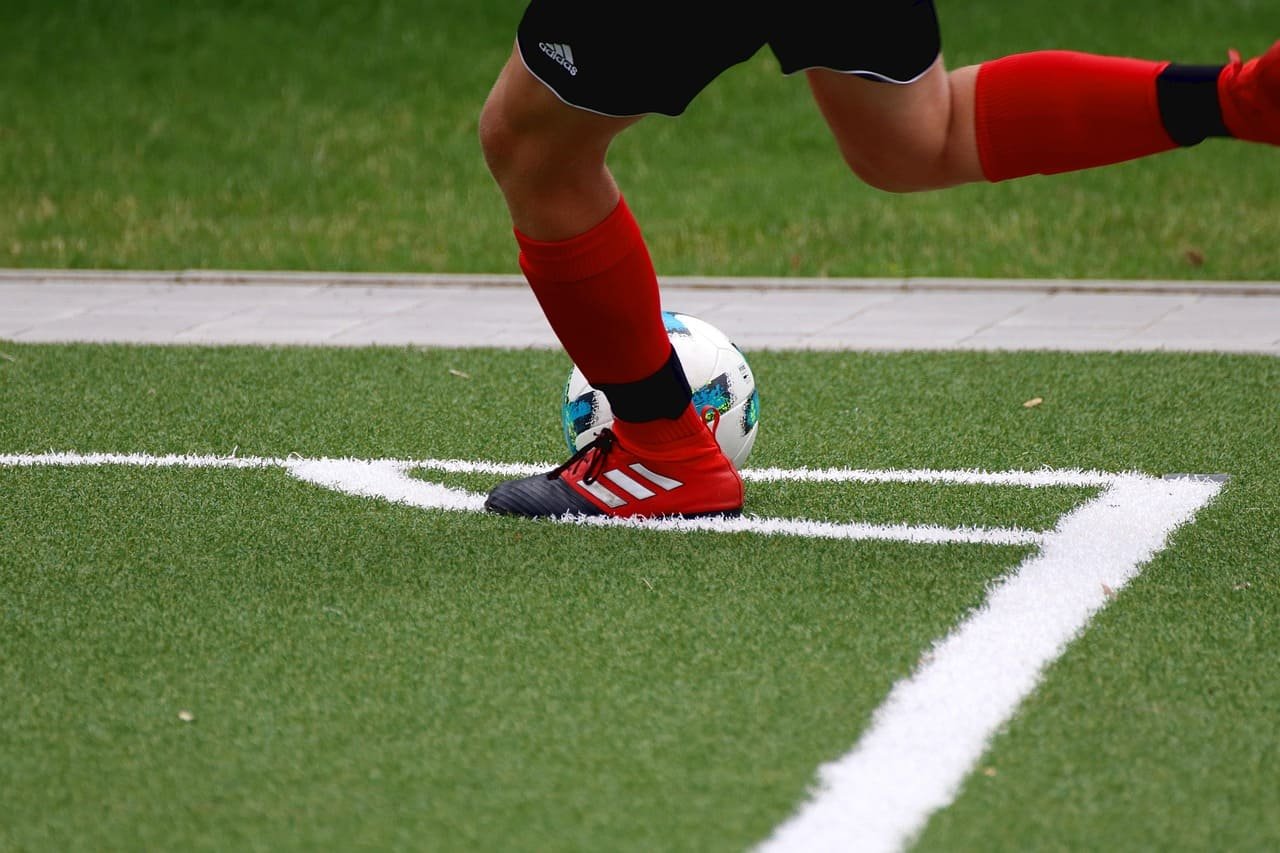 how to predict football matches correctly